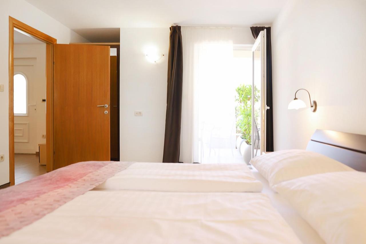 Hotel Villa Margaret Малинска Экстерьер фото