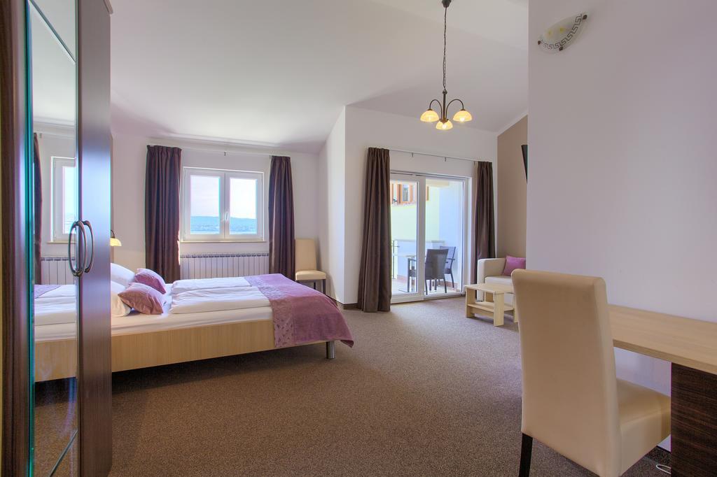 Hotel Villa Margaret Малинска Экстерьер фото
