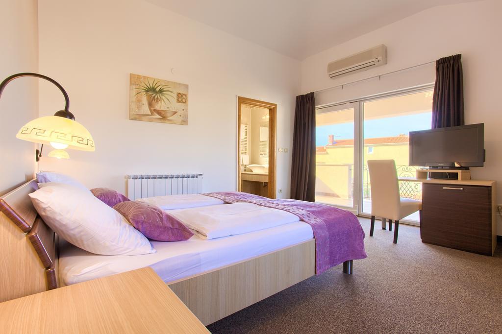 Hotel Villa Margaret Малинска Экстерьер фото