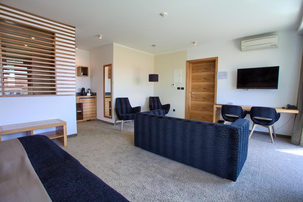 Hotel Villa Margaret Малинска Экстерьер фото
